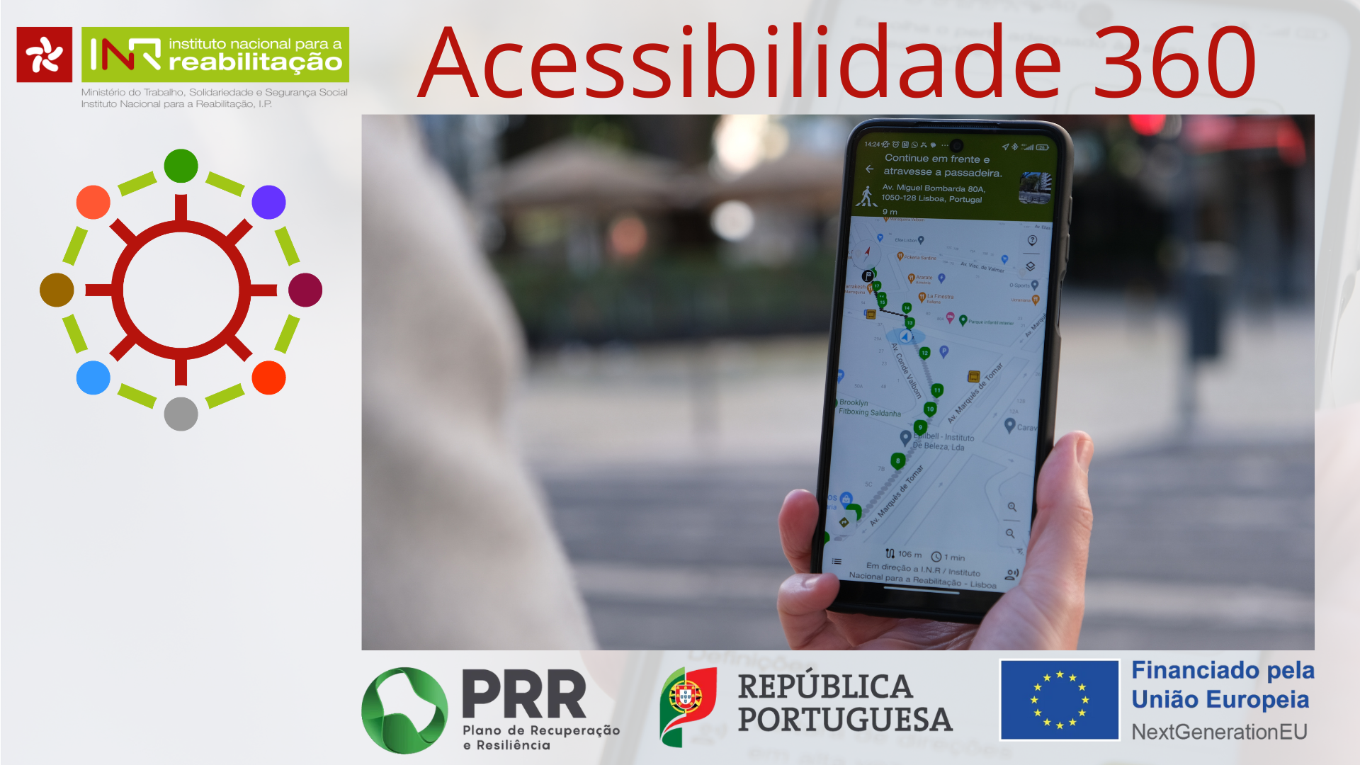 Imagem de uma mão a manusear a navegação na APP Acessibilidade 360