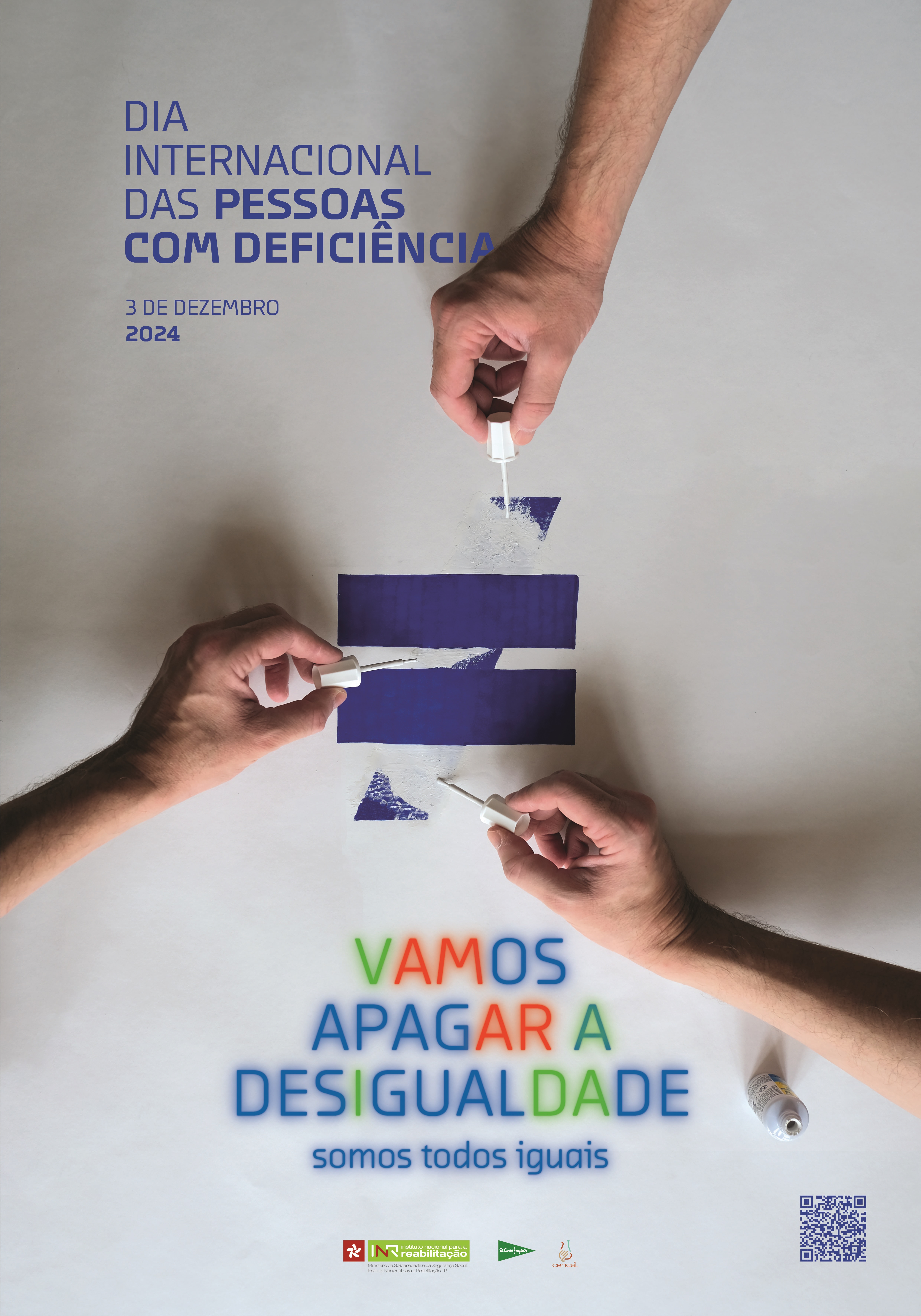 No canto superior esquerdo pode ler-se Dia Internacional das Pessoas com Deficiência e por baixo 3 de Dezembro de 2024, em azul. No centro, apresenta o símbolo de diferente a ser parcialmente apagado com tinta corretora para que reste apenas o símbolo de igual. Por baixo, ao centro, pode ler-se VAMOS APAGAR A DESIGUALDADE – SOMOS TODOS IGUAIS, escrito em cores vivas. No rodapé do cartaz, encontram-se os logotipos do Instituto Nacional para a Reabilitação, I.P., do El Corte Inglés e do CENCAL - Centro de Formação Profissional para a Indústria Cerâmica, e no canto inferior direito existe um QR Code.