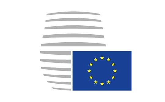  Logótipo do Conselho da União Europeia, composto por linhas curvas cinzentas estilizadas e pela bandeira azul da União Europeia com doze estrelas amarelas em círculo. Logo of the Council of the European Union, consisting of stylised grey curved lines and the blue flag of the European Union with twelve yellow stars in a circle. 
