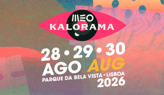  Cartaz do festival MEO Kalorama 2026. No centro, o logótipo MEO Kalorama sobre um fundo artístico com formas abstratas em tons de rosa, laranja, azul e cinzento. Em destaque, o texto: “28 • 29 • 30 AGO 2026”. Na parte inferior, lê-se: “Parque da Bela Vista • Lisboa” MEO Kalorama 2026 festival poster. In the centre, the MEO Kalorama logo on an artistic background with abstract shapes in shades of pink, orange, blue and grey. In particular, the text: “28 • 29 • 30 Aug 2026”. At the bottom it reads: “Parque da Bela Vista • Lisbon” 