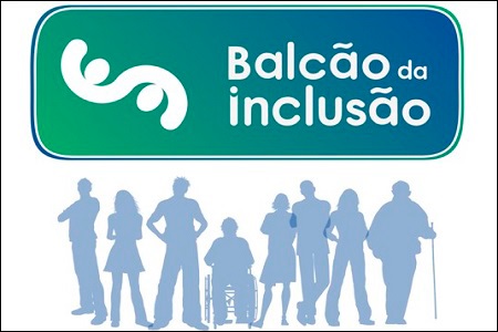 Logótipo do Balcão da Inclusão, em tom azul esverdeado, com uma figura abstrata e com as palavras 'Balcão da Inclusão', a cor branca. Por baixo, também em tom azul esverdeado, silhuetas de diversas figuras, incluindo uma pessoa em cadeira de rodas e uma pessoa com uma bengala.