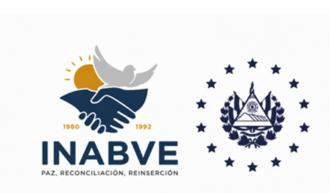  Logótipo do INABVE, composto por duas mãos entrelaçadas sob uma pomba branca e um sol dourado, acompanhado do texto “INABVE – Paz, Reconciliação, Reinserção”. À direita surge o emblema nacional de El Salvador rodeado por estrelas azuis. Logo of INABVE, consisting of two hands intertwined under a white dove and a golden sun, accompanied by the text ‘INABVE – Peace, Reconciliation, Reinsertion’. On the right is the national emblem of El Salvador surrounded by blue stars. 