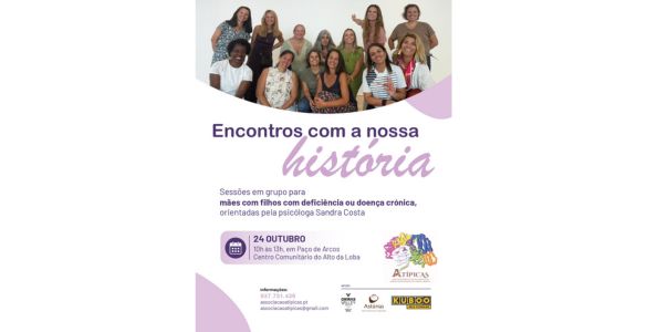A imagem é um cartaz promocional de uma iniciativa intitulada “Encontros com a nossa história”. Na parte superior, apresenta uma fotografia de grupo com cerca de doze pessoas posando juntas diante de um fundo claro. As pessoas estão distribuídas em duas filas, algumas sentadas e outras em pé. O design do cartaz utiliza predominantemente tons de roxo, lilás e branco, com elementos gráficos de formas curvas nos cantos e na separação entre a fotografia e a área de texto. O destaque central do cartaz é: “Encontros com a nossa história” A palavra “história” aparece em letra manuscrita grande, em tom lilás, contrastando com o restante texto em fonte mais tradicional.